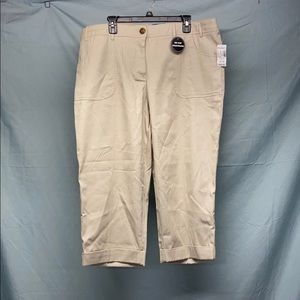 NWT Women’s Plus Size Dress Barn Khaki Capris